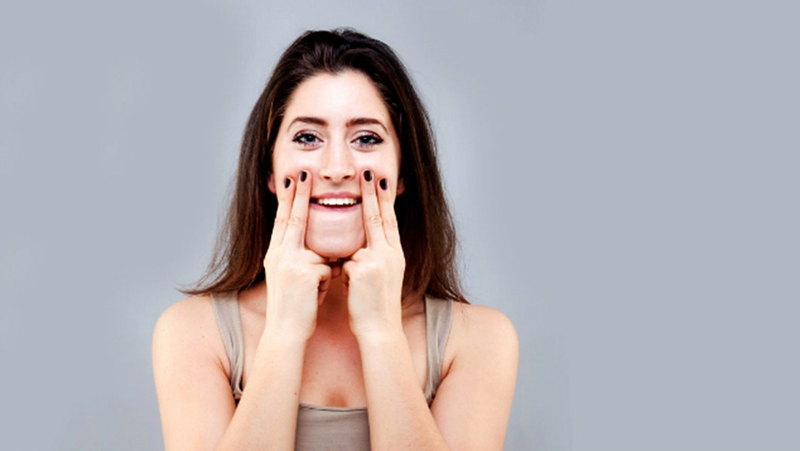 Gợi ý 5 động tác Yoga trẻ hóa khuôn mặt mà chị em nhất định không nên bỏ qua 3