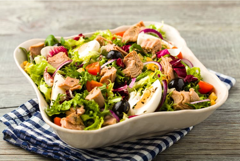 Gợi ý cho bạn các công thức làm salad cá ngừ đảm bảo dinh dưỡng 8