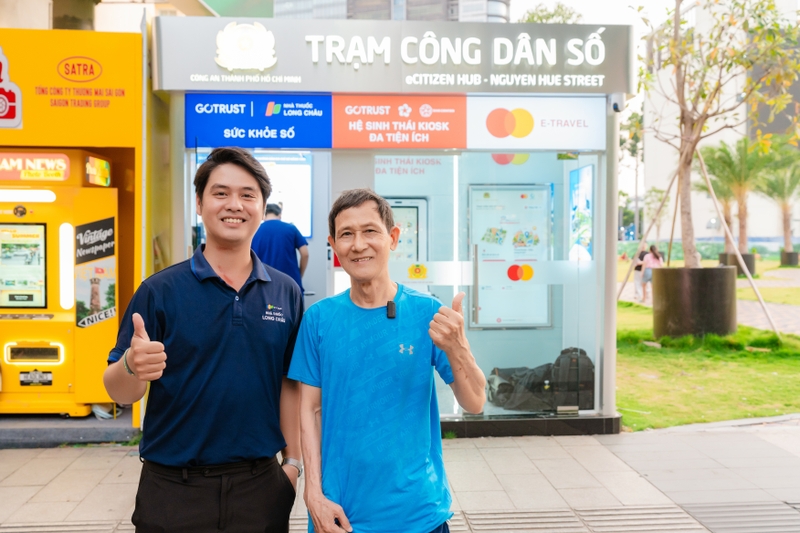 Hình 11. Long Châu cùng Trạm Công dân số đang góp phần đưa công nghệ số, y tế thông minh ngày càng “bám rễ sâu”, phục vụ thiết thực cho đời sống..jpg
