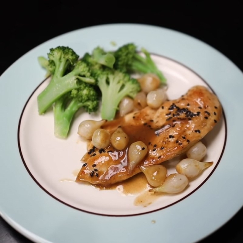 Hướng dẫn bạn các cách làm ức gà áp chảo ngon bá cháy 8