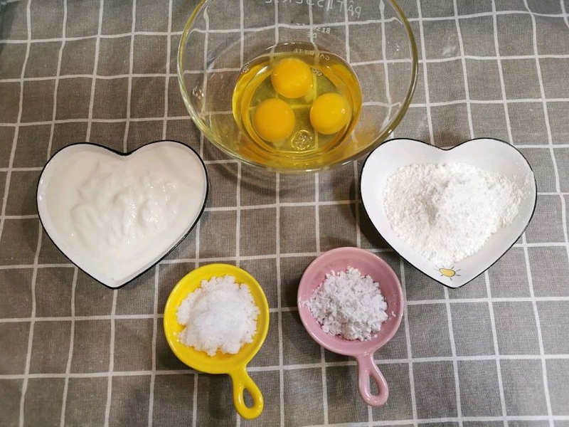 Hướng dẫn cách làm bánh sữa chua hấp nhanh gọn và thơm ngon 2