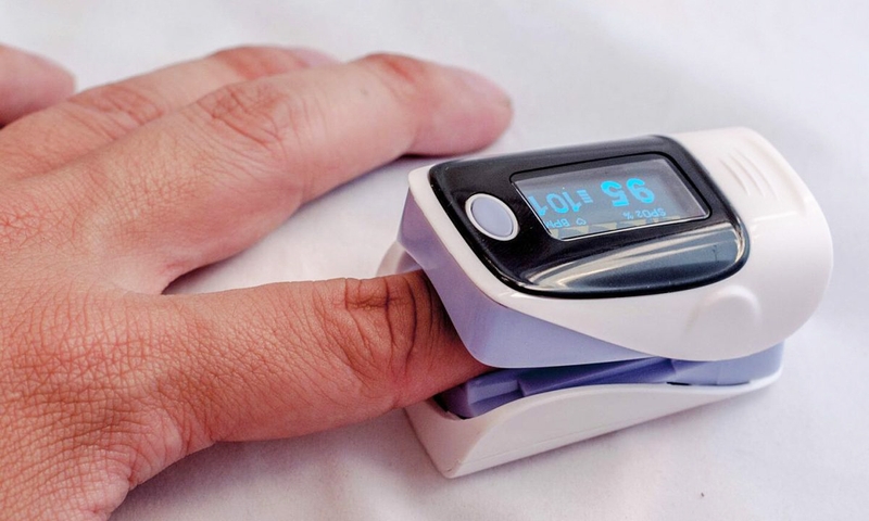 Làm đúng theo hướng dẫn sử dụng máy đo nồng độ oxy trong máu sẽ giúp kết quả đo chính xác