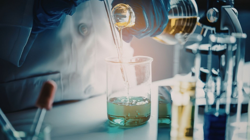 Hydrogen fluoride được sử dụng chủ yếu trong công nghiệp và phòng thí nghiệm hóa học