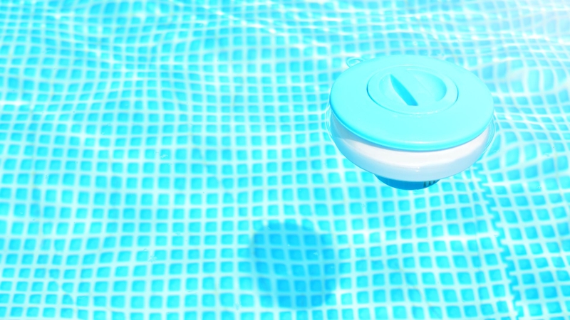 Hypochlorous acid được ứng dụng khử trùng bể bơi