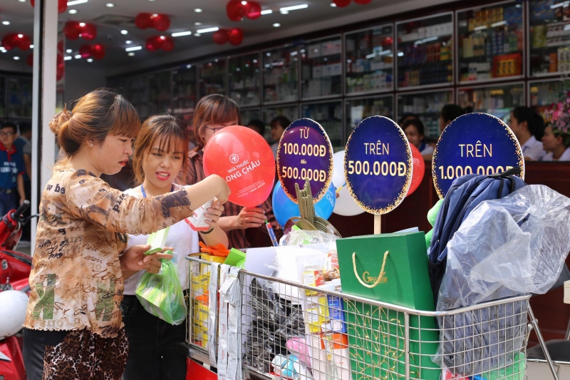 Long Châu 11 tặng quà cho bất kì hóa đơn mua hàng