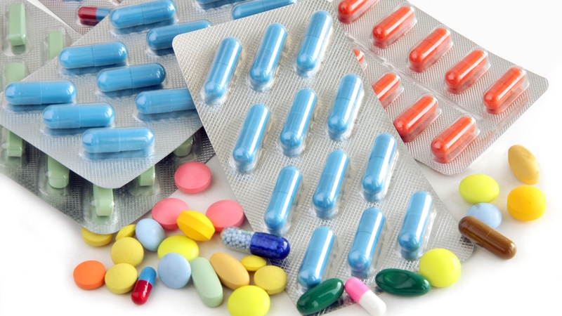 Ibrutinib có thể bị ảnh hưởng bởi các thuốc ức chế hay cảm ứng CYP3A4