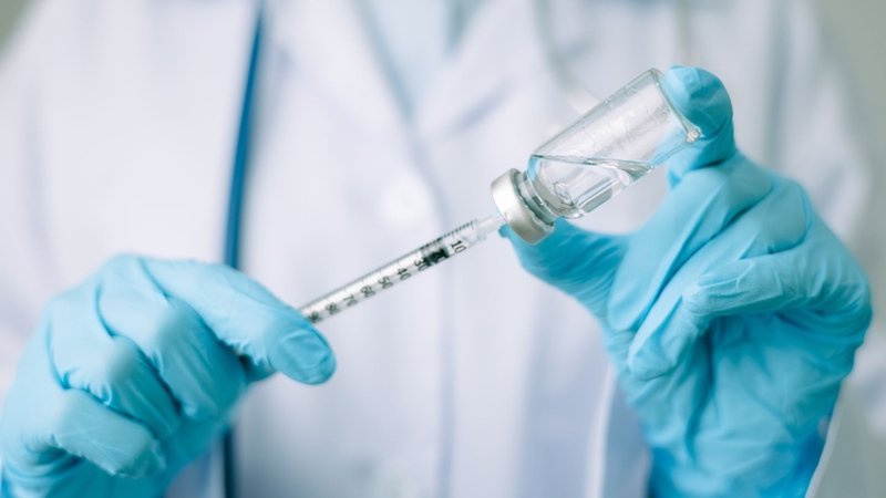 Immune Globulin Human chủ yếu được sản xuất ở dạng dung dịch tiêm vô trùng