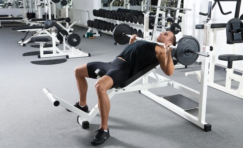 Kỹ thuật tập bài tập phát triển cơ ngực Incline Barbell Bench Press 4