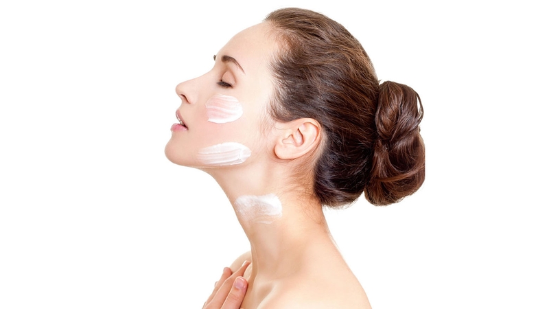 Khắc phục và ngăn ngừa các dấu hiệu lão hóa da vùng cổ phù hợp 3