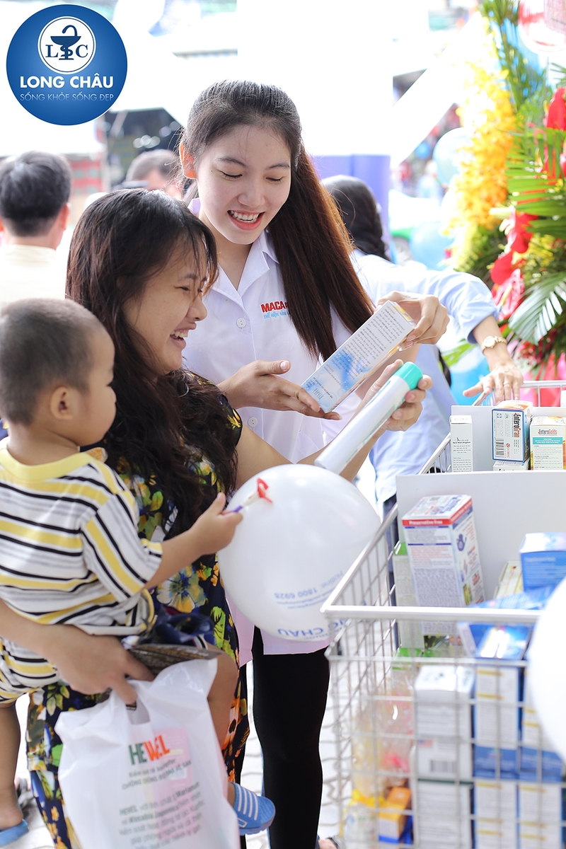 Chỉ với hóa đơn từ 50-500k, khách hàng được nhiều quà tặng giá trị như: tinh dầu bưởi chống rụng tóc, sụn cá mập UBB 60v, trà giảm cân, viên uống đẹp da, Trà mát gan, kem chống nắng... và hơn 1000 quà tặng giá trị và thiết thực khác. Chỉ với hóa đơn từ 50-500k, khách hàng được nhiều quà tặng giá trị như: tinh dầu bưởi chống rụng tóc, sụn cá mập UBB 60v, trà giảm cân, viên uống đẹp da, Trà mát gan, kem chống nắng... và hơn 1000 quà tặng giá trị và thiết thực khác.