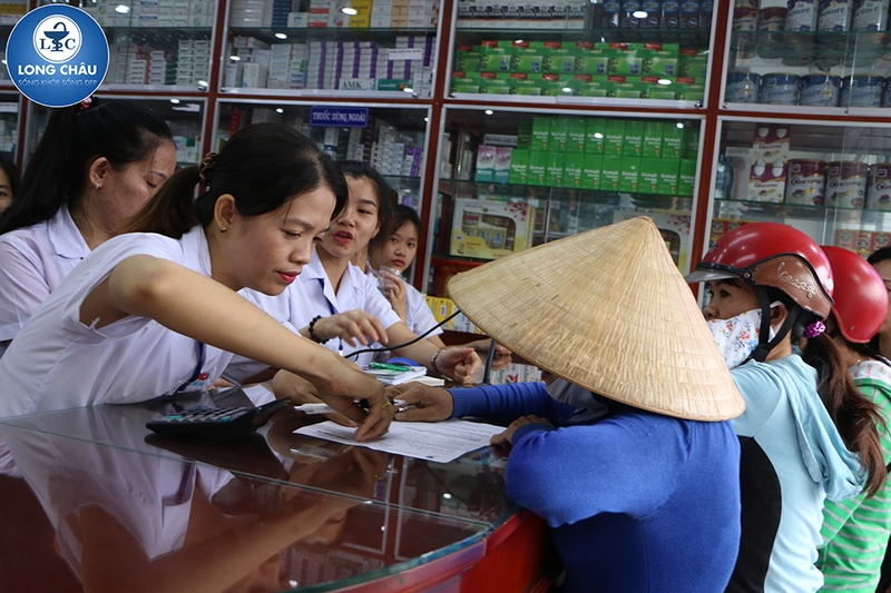 Đội ngũ dược sĩ Long Châu với kinh nghiệm và chuyên môn cao tận tình tư vấn cho khách hàng. Đội ngũ dược sĩ Long Châu với kinh nghiệm và chuyên môn cao tận tình tư vấn cho khách hàng.