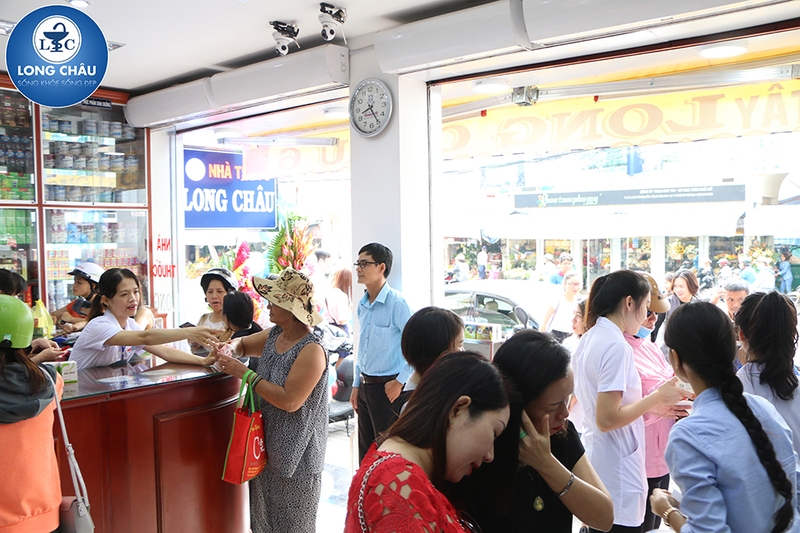 Đông đảo bà con khu vực Quận 7 đến ủng hộ nhà thuốc Long Châu 6. Đông đảo bà con khu vực Quận 7 đến ủng hộ nhà thuốc Long Châu 6.