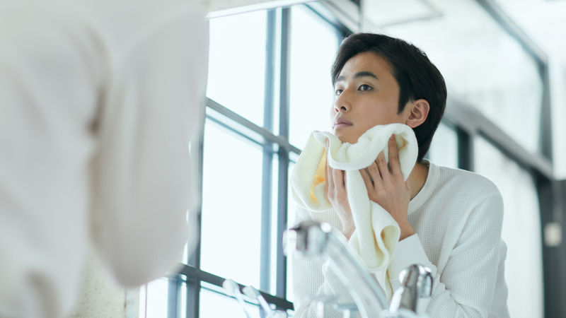 Khi làm sạch da, bạn nên tránh chà xát da quá mạnh và không nên rửa mặt nhiều lần trong một ngày