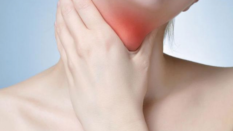 Khó chịu ở cổ họng là bệnh gì? 1