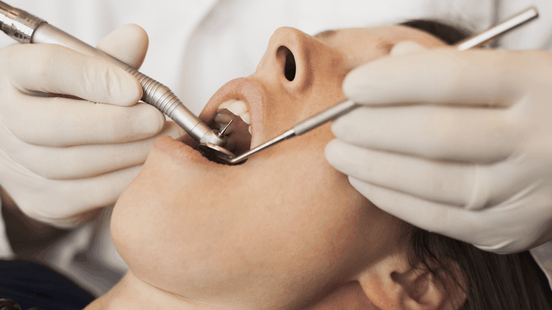 Lấy cao răng có đau không còn phụ thuộc vào tình trạng răng hiện tại