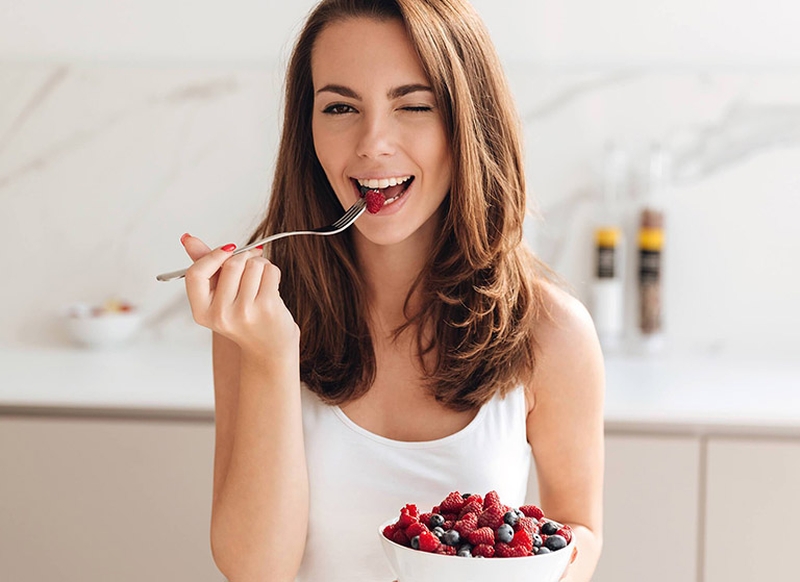 Ngoài thắc mắc lấy cao răng có đau không, nhiêu người cũng quan tâm việc ăn uống sau khi lấy cao răng