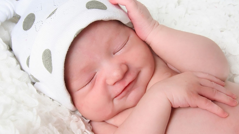 Lý do và cách khắc phục tình trạng trẻ sơ sinh rặn nhưng không đi ngoài được 2