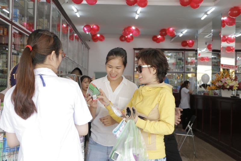 Tất cả khách hàng đều được nhận quà khai trương từ Long Châu 10