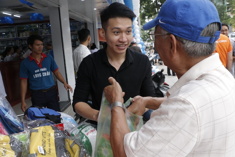 Nhận quà tặng miễn phí từ Long Châu