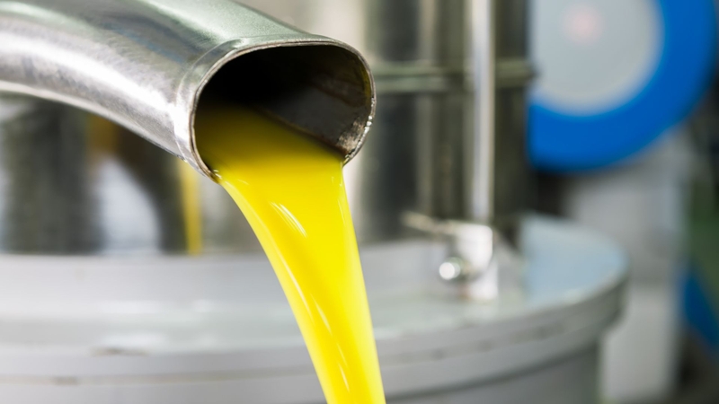 Magnesium silicate giúp lọc, làm trong và loại bỏ các tạp chất trong quá trình tinh chế dầu