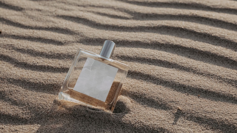 Myrrh được dùng trong nước hoa và sản phẩm tạo hương nhờ hương thơm ấm, hơi ngọt và sâu