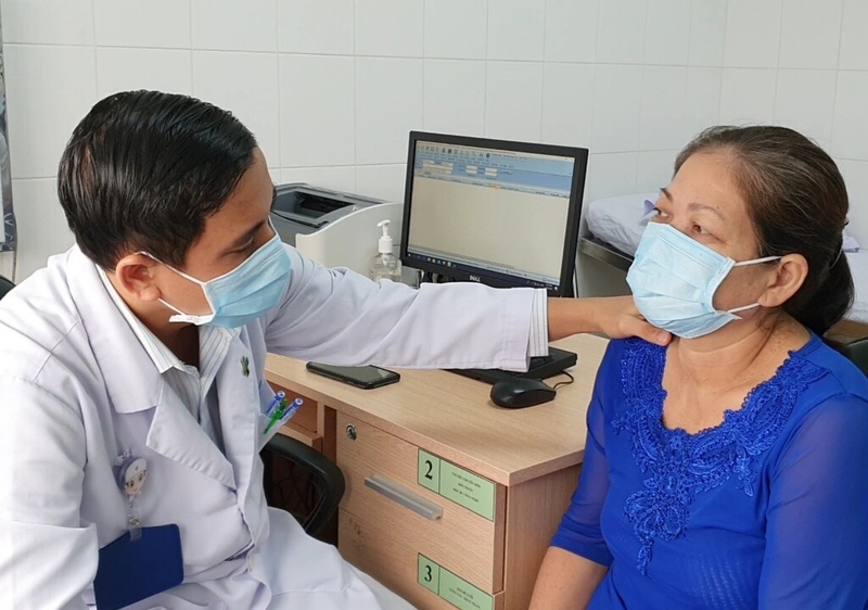 Nang tuyến giáp là gì? Cách phát hiện và điều trị nang tuyến giáp 2mm 3