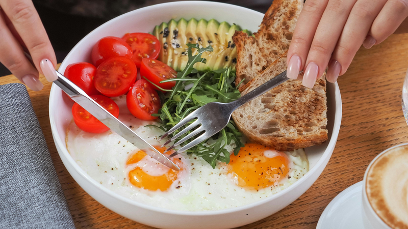 Người ăn chay trường có thể tiêu thụ sữa và trứng như người ăn chay, tùy vào mức độ hạn chế của cá nhân