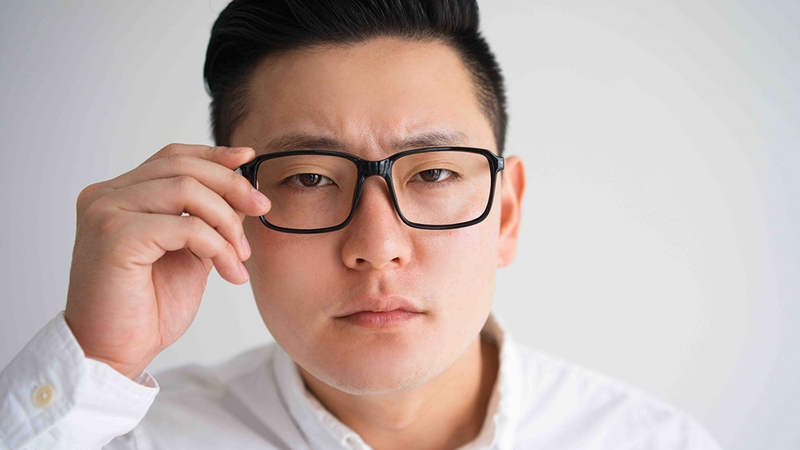 Người bị cận không đeo kính có tăng độ không 1