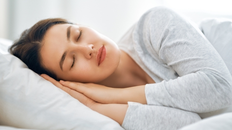 Ngủ đủ, nghỉ ngơi hợp lý và giảm stress giúp hạn chế nấc cụt tái phát