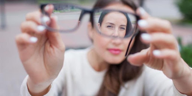 Nguyên nhân đục thủy tinh thể ở người trẻ tuổi 2