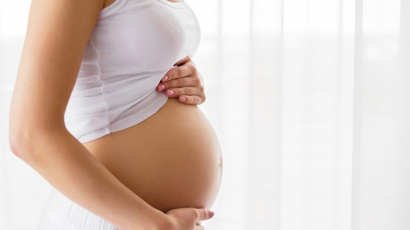 Nguyên nhân khiến mẹ bầu sau sinh dễ bị hôi nách là gì 2