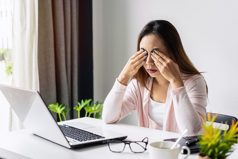 Lý do làm cho mí mắt nổi mụn trắng nhỏ là gì 3