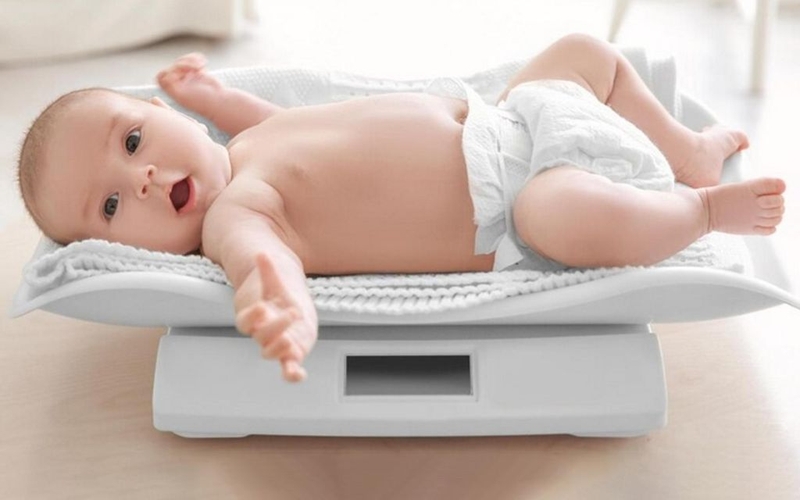 Nhận biết trẻ 2 tháng tuổi thông minh sớm không phải cha mẹ nào cũng biết 1