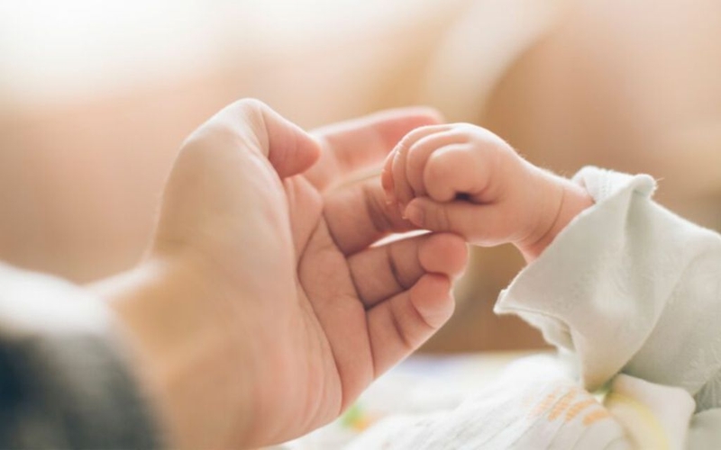 Nhận biết trẻ 2 tháng tuổi thông minh sớm không phải cha mẹ nào cũng biết 3