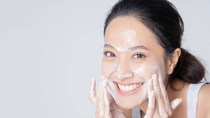 Những điều cần chú ý khi chăm sóc da nhạy cảm vào ban đêm 2