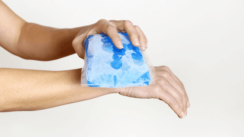 Những việc cần làm khi bong gân cổ tay bị sưng 2