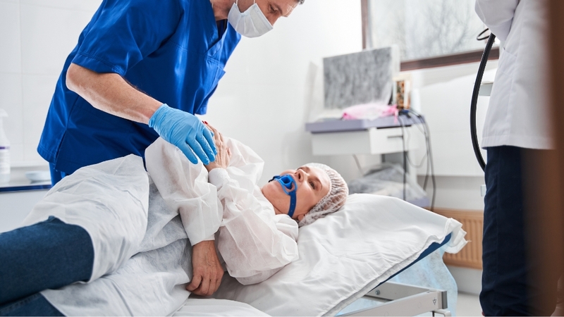 Nội soi đại tràng có gây mê có độ an toàn cao, nhưng vẫn tiềm ẩn một số nguy cơ nhỏ