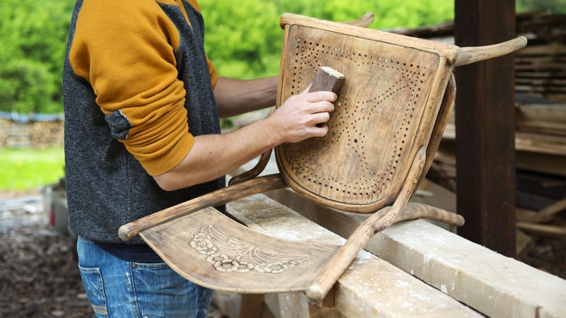 Dung dịch Oxalic Acid giúp làm sạch vết bẩn do nước, mực hoặc tannin trên gỗ sồi mà không làm ảnh hưởng đến cấu trúc gỗ