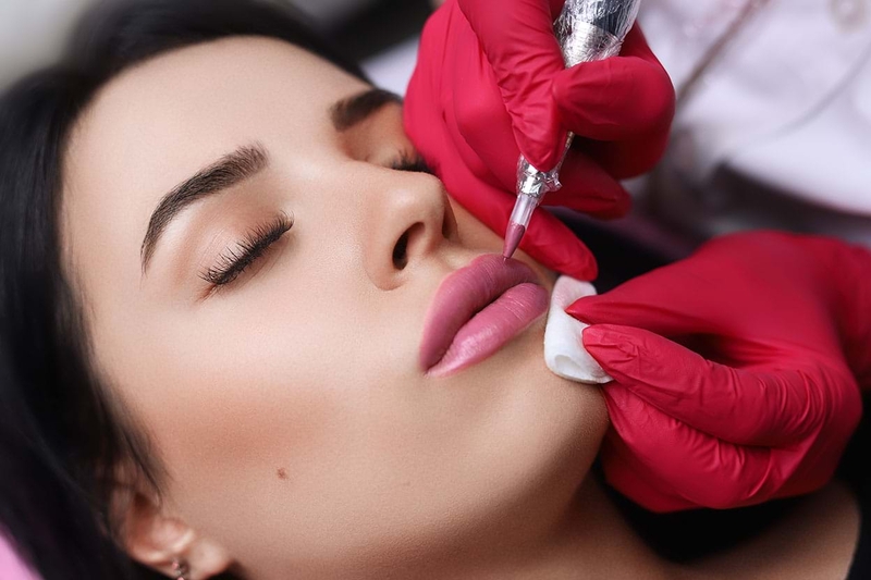 Phụ nữ sau sinh mấy tháng thì xăm môi được 1