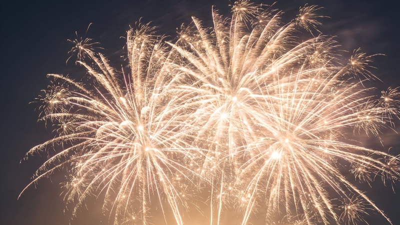 Potassium perchlorate đóng vai trò chất oxy hóa trong hỗn hợp pháo hoa