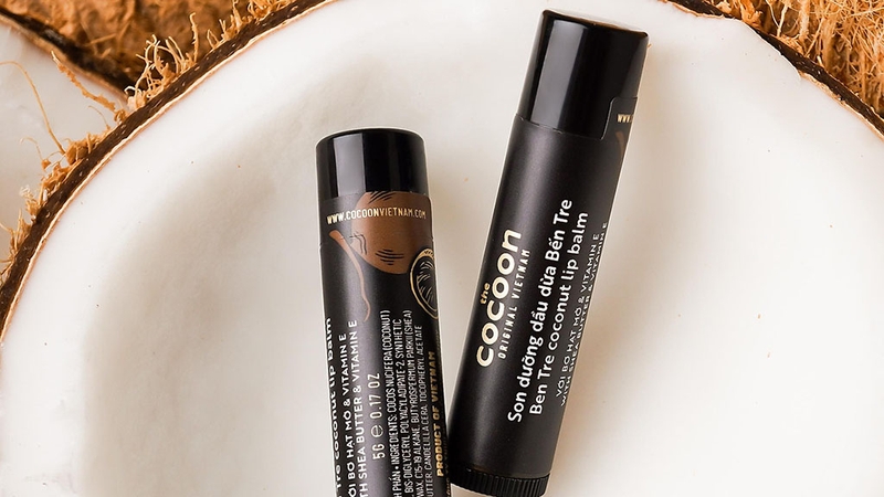 Review 5 thỏi son dưỡng môi không thể thiếu của các beauty blogger 1