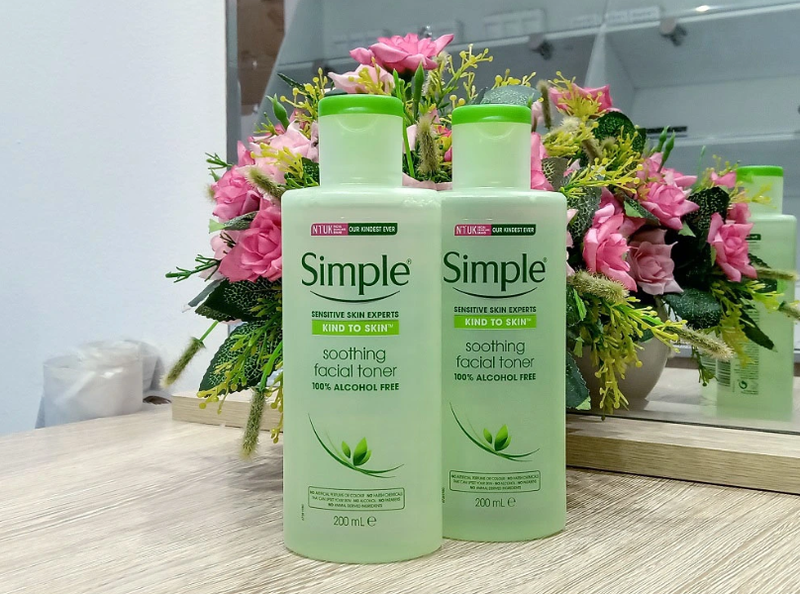 Review nước hoa hồng Simple chi tiết 2.png