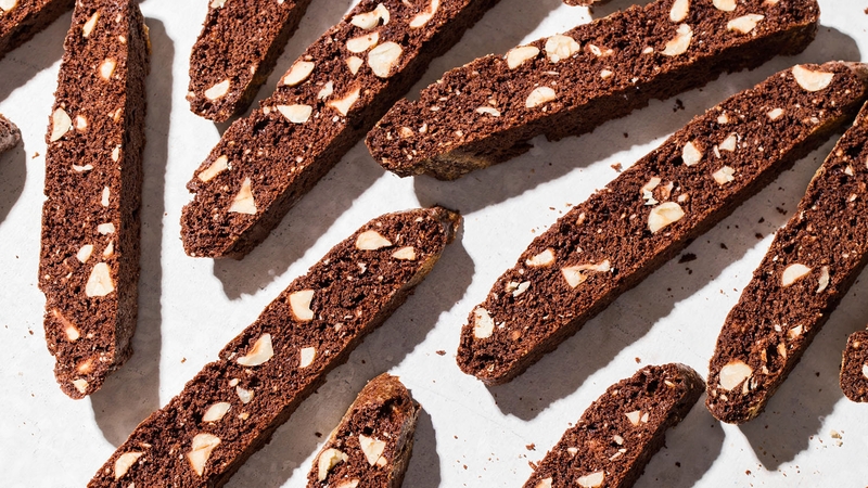 Hướng dẫn bạn cách làm bánh mì biscotti sô cô la thơm ngon 1