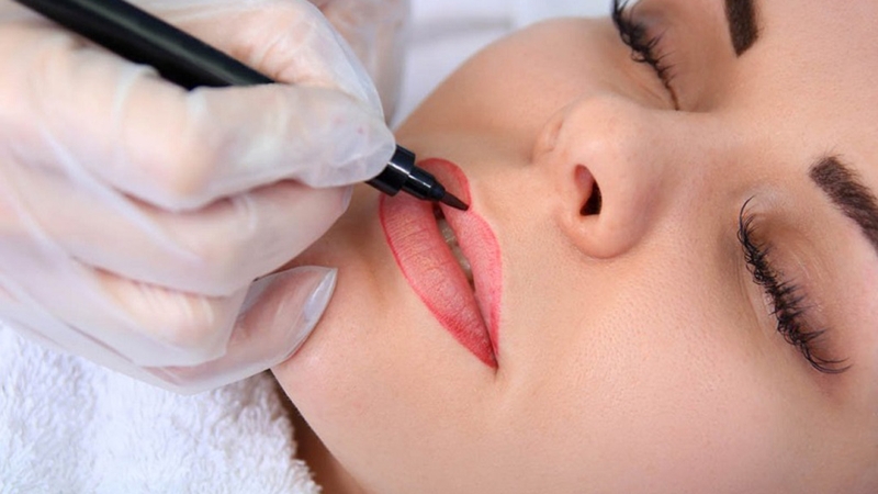 Sau khi xăm môi giữ được bao lâu thì phải dặm lại 1