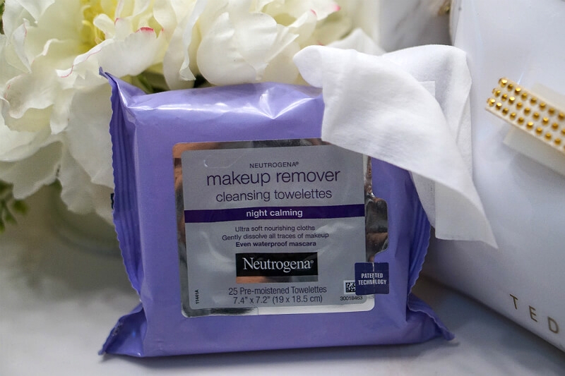 Khăn ướt Neutrogena Night Soothing Wipes