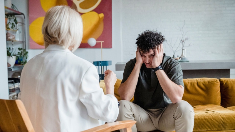 Testosterone undecanoate được dùng làm liệu pháp thay thế hormone cho nam giới trưởng thành bị thiếu hoặc không còn sản xuất testosterone tự nhiên