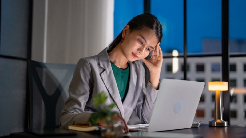 Giải đáp thắc mắc thức khuya có tăng cân không