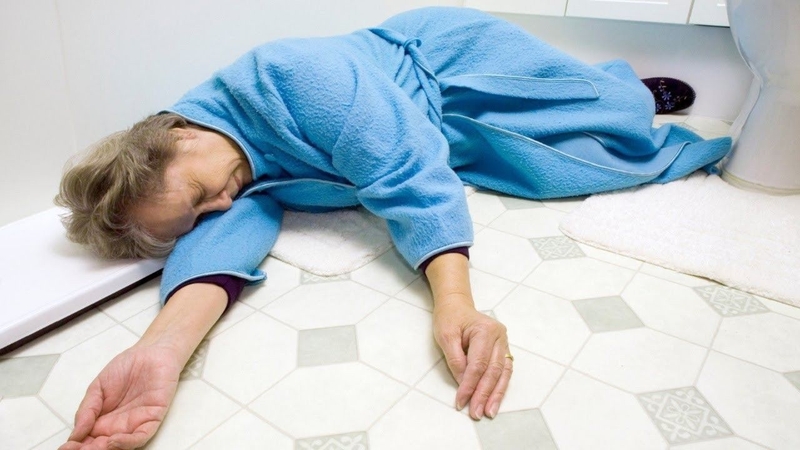 Thường xuyên tắm đêm bằng nước nóng có bị đột quỵ không 1