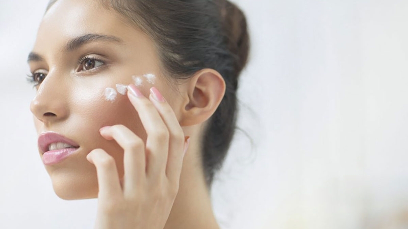 Tiết lộ bí quyết chọn kem dưỡng ẩm phù hợp cho da nhạy cảm 1