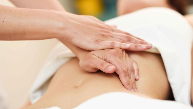 Tiết lộ cách xoa bóp chữa táo bón hiệu quả, dễ thực hiện 2